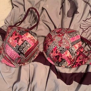 All Victoria secret bras, barely worn, just like brand new.